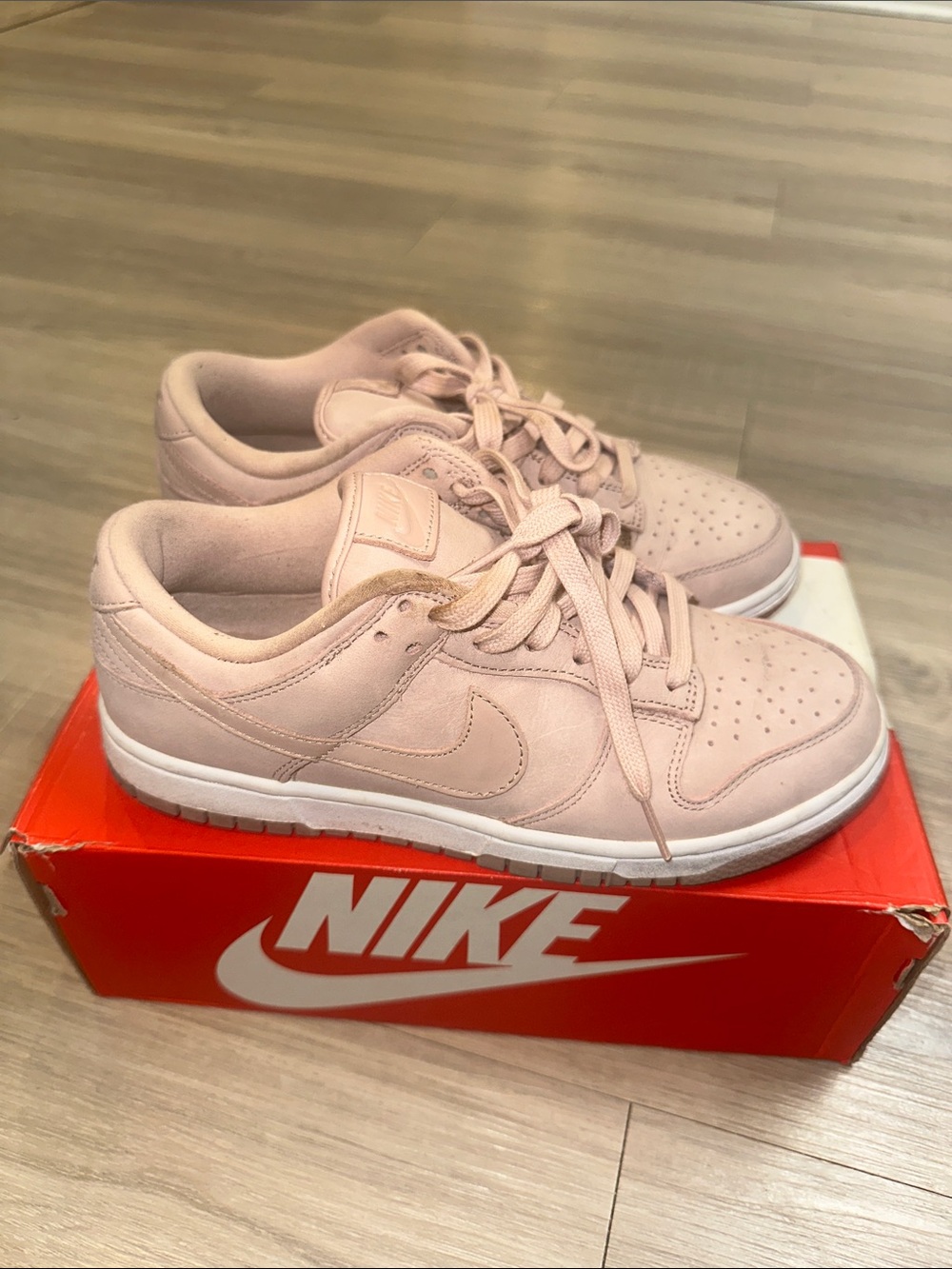 Nike Womenโs Low-Top Sneakers in Dusty Pink